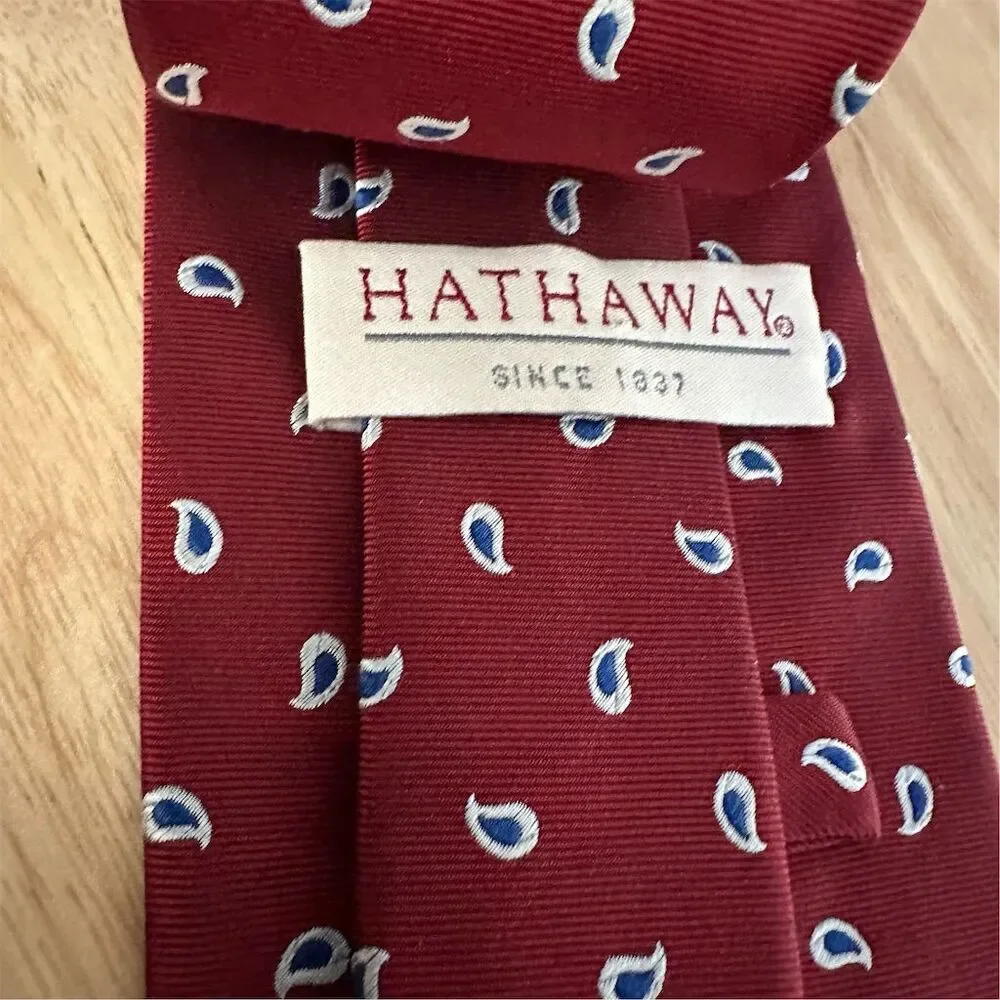 HATHAWAY Men's Red Paisley Silk‎ Blend Necktie 57” x 4”